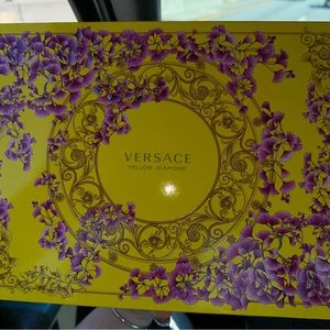 Versace 4-Pc. Yellow Diamond Eau de Toilette Gift Set